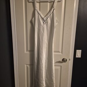 Jones New York Elegant White Satin Slip